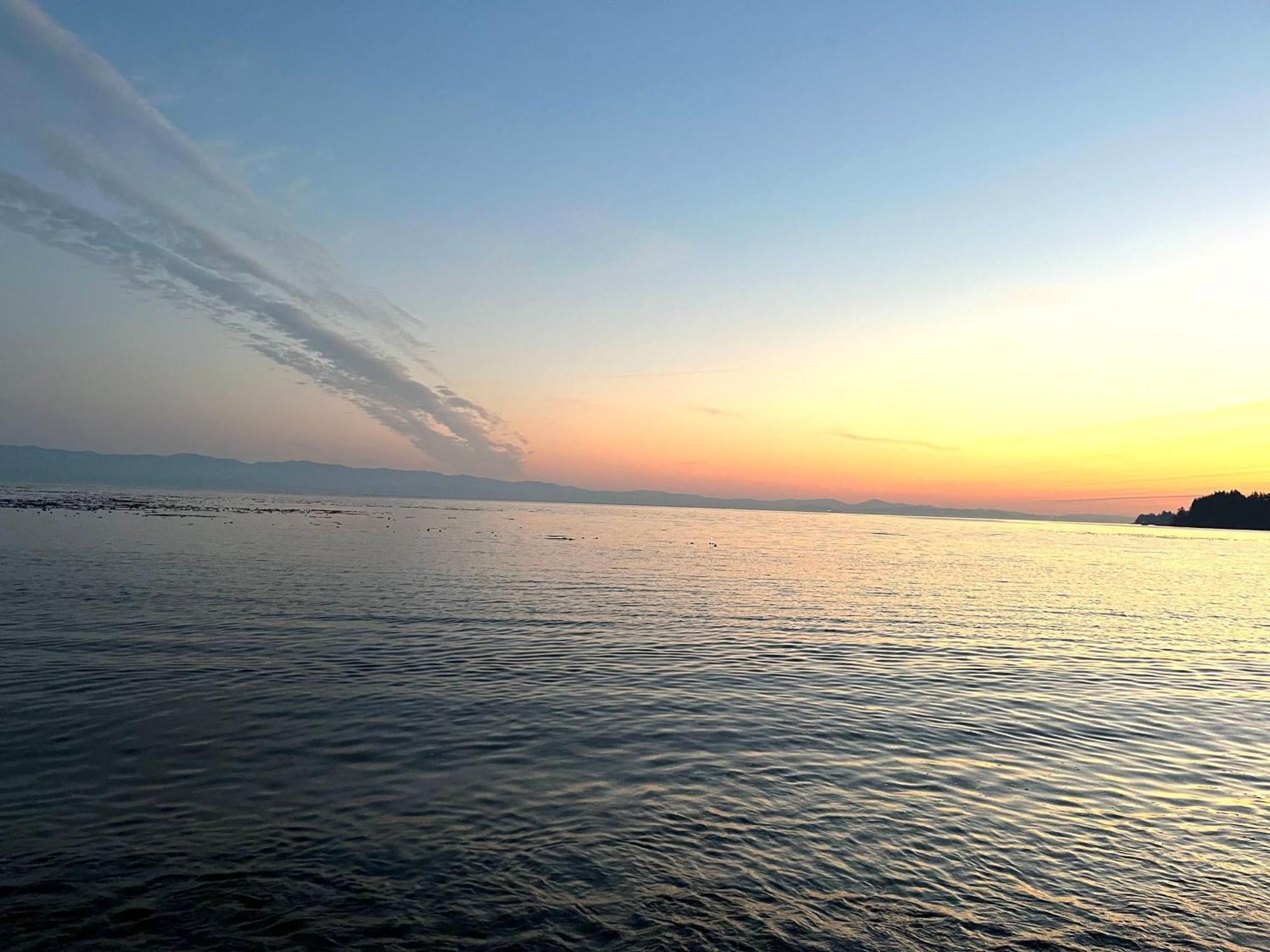 Summer Breeze Hotel Sooke Bagian luar foto