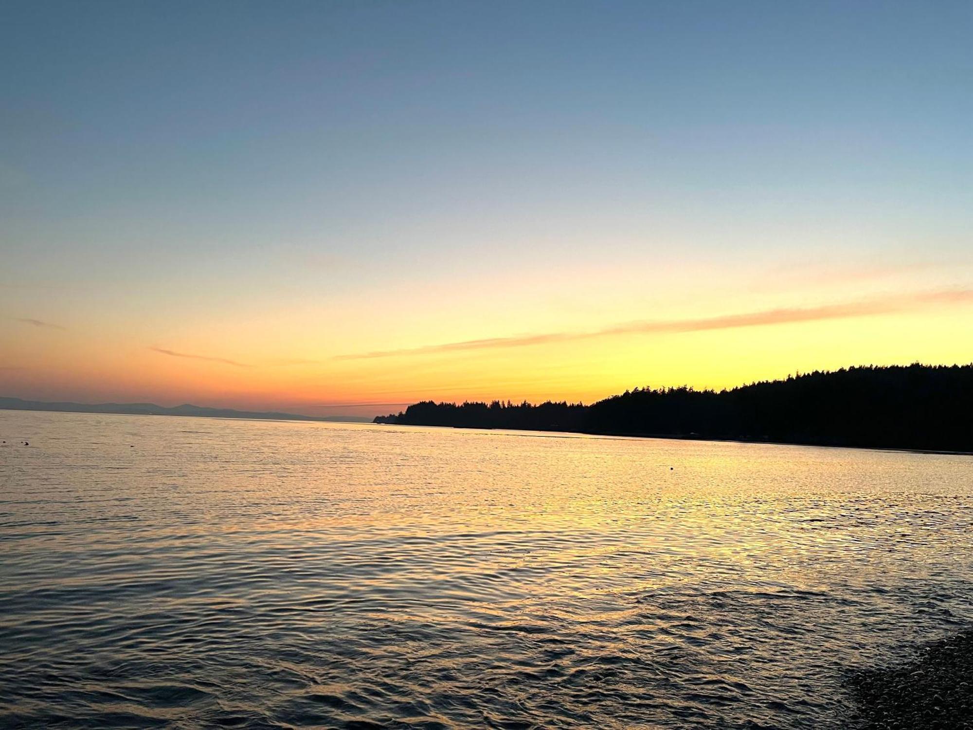 Summer Breeze Hotel Sooke Bagian luar foto