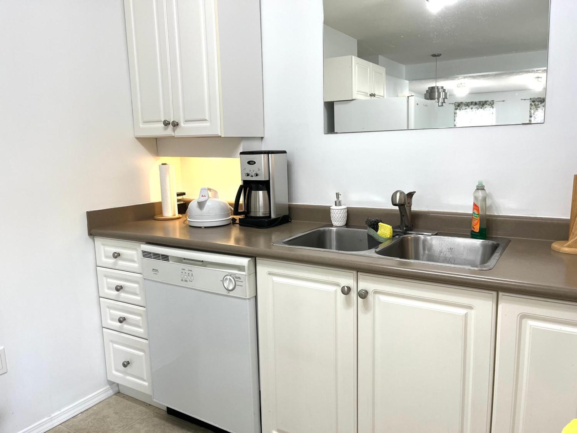 Summer Breeze Hotel Sooke Bagian luar foto